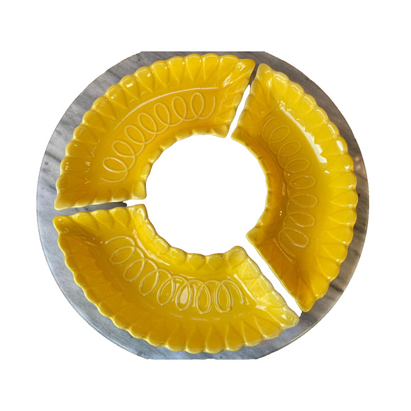 Vintage California Pottery Yellow Ruffled Serving Trays - Set of 3 - Picture 4 of 7